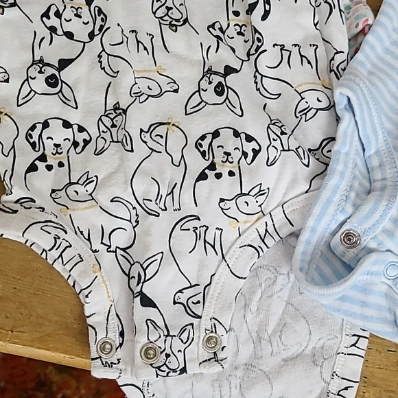 (4) Bodysuits 6m - Picture 8 of 8